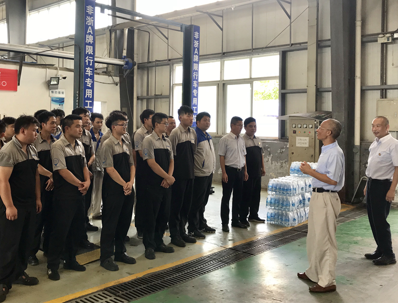 集團工會開展“夏日送清涼”活動