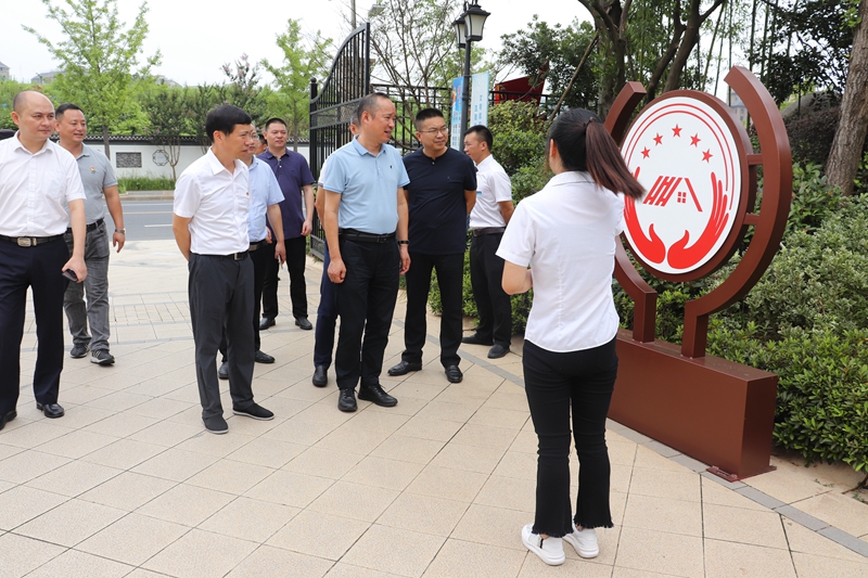 湖州市建設(shè)局副局長陳明法到華悅物業(yè)考察“紅色物業(yè)”創(chuàng)建工作